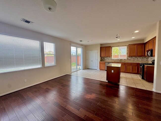 Building Photo - 2581 Tampico Dr