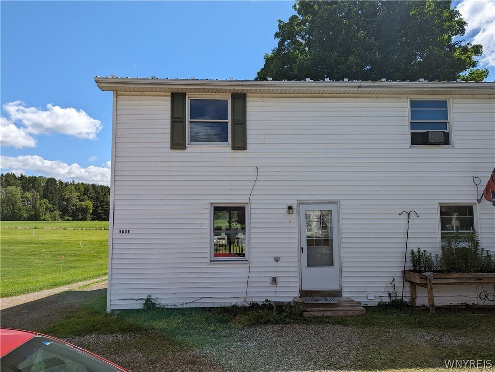 Primary Photo - 9636 Main St