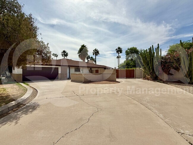 Foto del edificio - 570 N Villa Nueva Dr