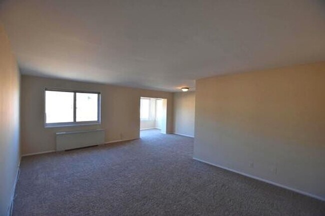 Building Photo - Sunny & Spacious 2BR condo on Knox Rd in C...