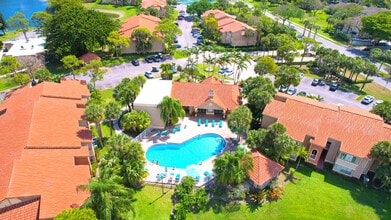 Building Photo - 927 Siesta Key Blvd