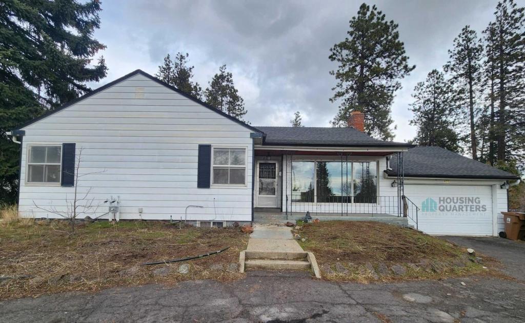 Primary Photo - 605 E High Dr
