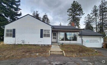 Building Photo - 605 E High Dr