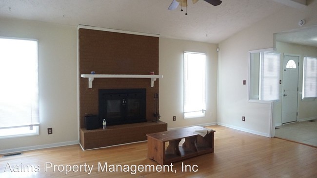 Building Photo - 1601 Ireland Dr