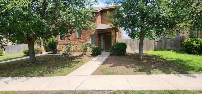 Foto del edificio - Townhome with attached double car garage