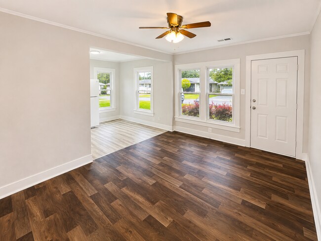 Foto del edificio - 401 Whitfield Dr