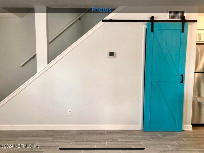 Foto del edificio - 379 Ahern St