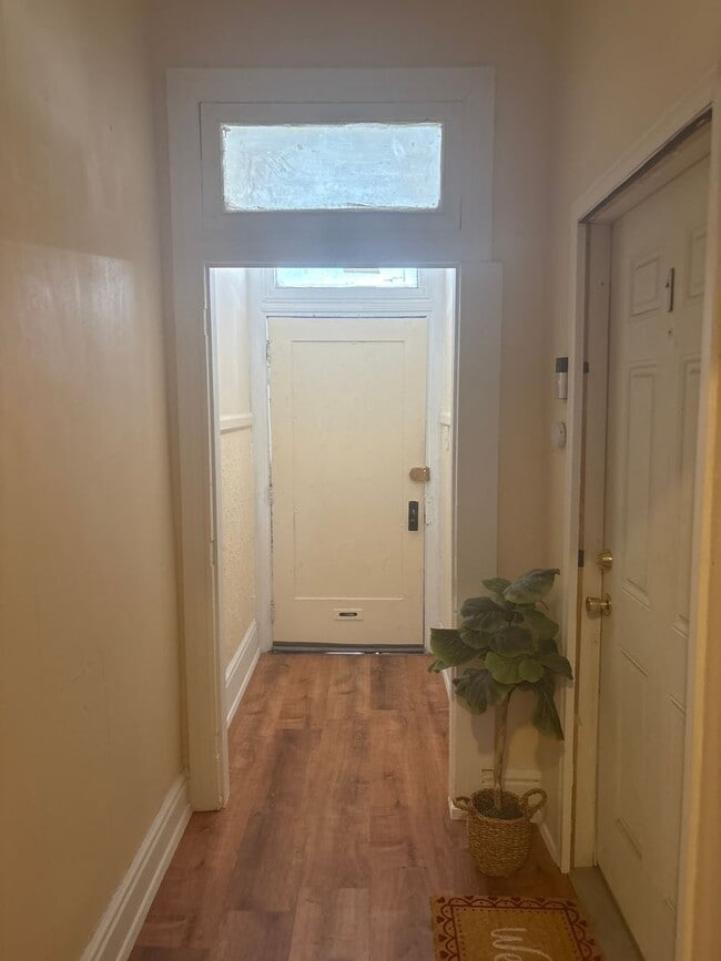 Building Photo - 3 Bedroom 1 Bath Large Rooms-York City SD