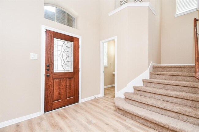 Building Photo - 2802 Silver Bend Ln