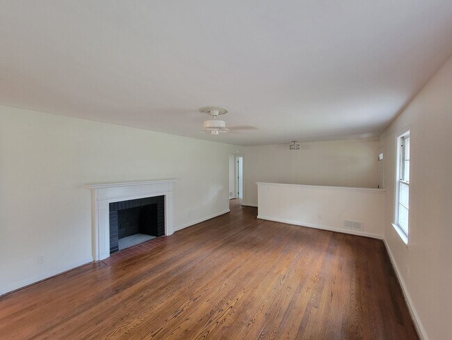 Foto del edificio - 3 Bedroom 2 Bathroom House