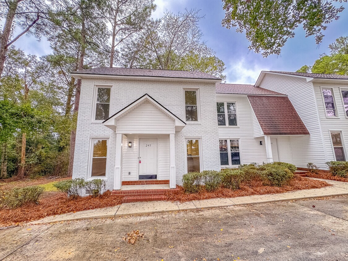 Foto principal - 249 Highpoint Rd