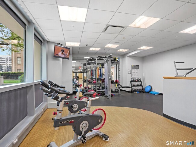 Building Photo - 127 Greyrock Pl