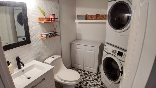 Foto del edificio - 8050 Severn Dr