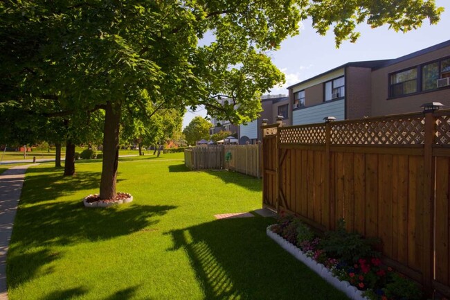 Photo du bâtiment - West Park Village Townhomes