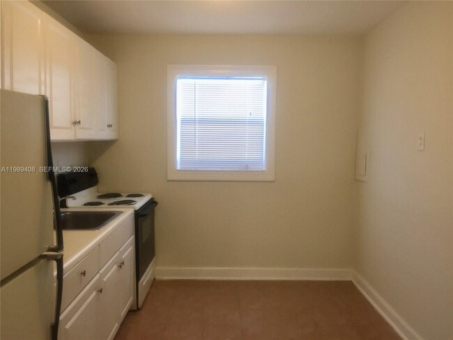Foto del edificio - 2551 NW 13th St