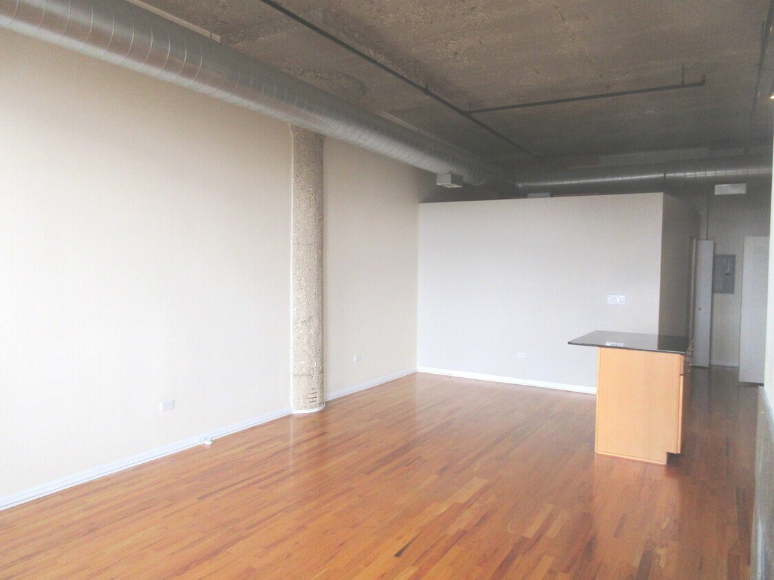 Building Photo - 758 N Larrabee St
