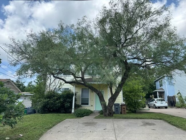 Building Photo - 1806 Perez St