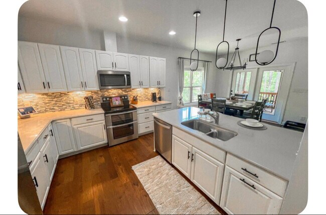 Building Photo - 135 Kingswood Cir