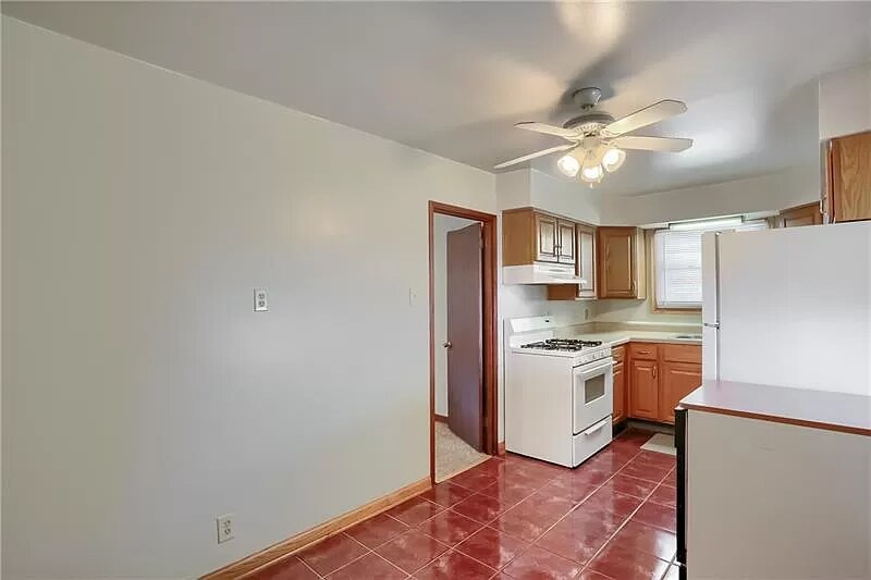 Primary Photo - 131 Lincoln Ave