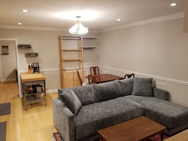 Building Photo - Gorgeous 2 BR/1 BA Apartment in Kingman Park!