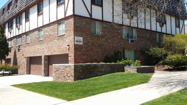 Building Photo - 2505 N Frederick Ave