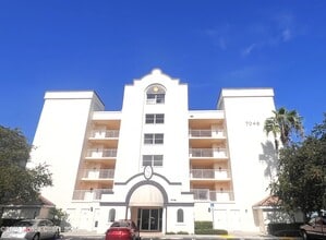 Building Photo - 7048 Sevilla Ct