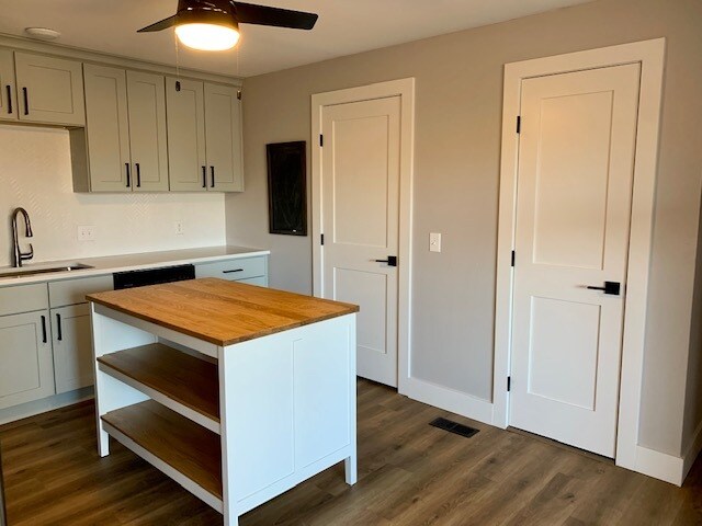 Kitchen - 5250 S Huron Way