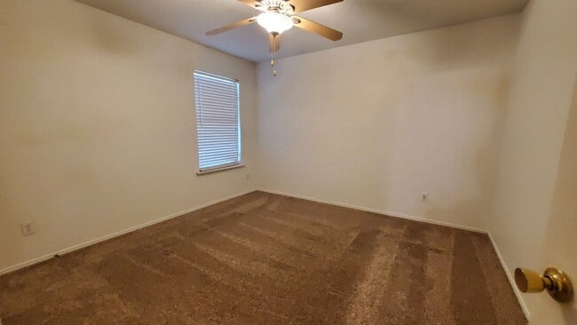 Building Photo - Spacious Four Bedroom