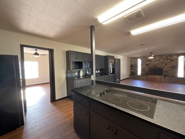 Foto del edificio - **APPLICATION RECEIVED** Available Now- 2 Bedroom 1 Bath in Granite Shoals, TX with Fenced in Bac...