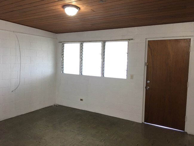 Building Photo - 1570 Pohaku St