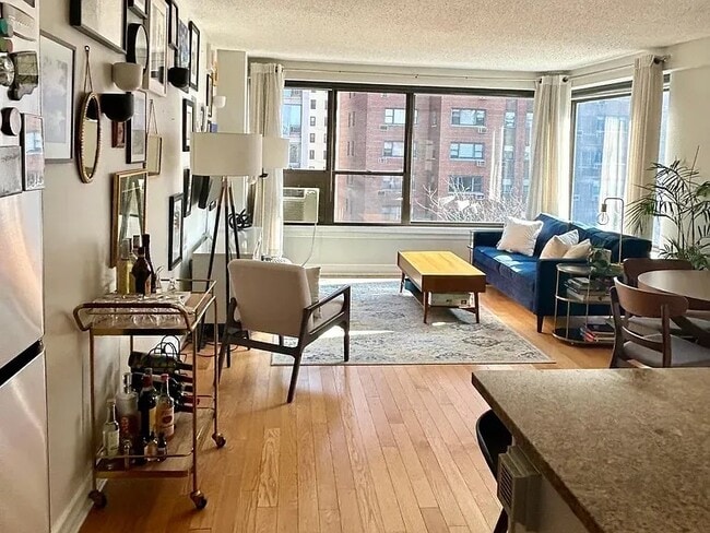Foto del edificio - 2930 N Sheridan Rd