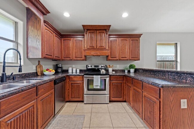 Building Photo - Spacious 4-Bedroom Home in Gated Community Near UTRGV & DHR Health