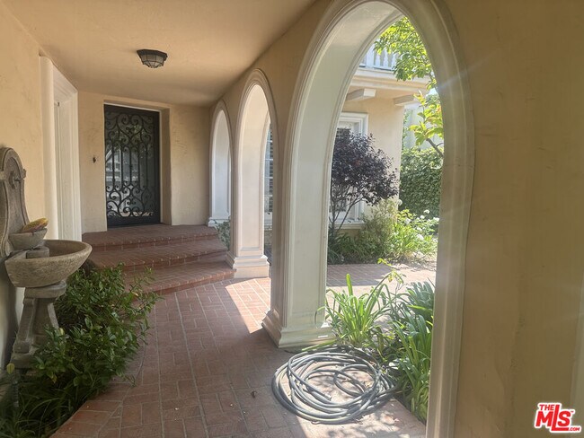 Foto del edificio - 320 S McCarty Dr