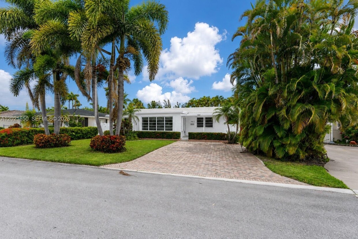 Photo - 947 Lincoln St, Hollywood FL 33019-