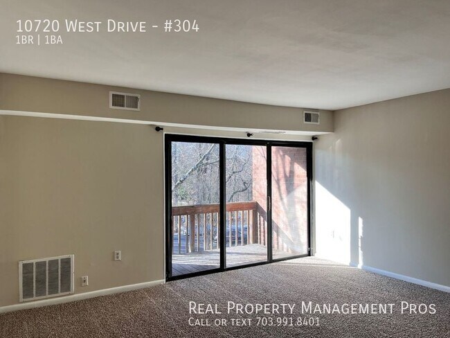 Building Photo - Spacious Condo- Great Fairfax City Location!