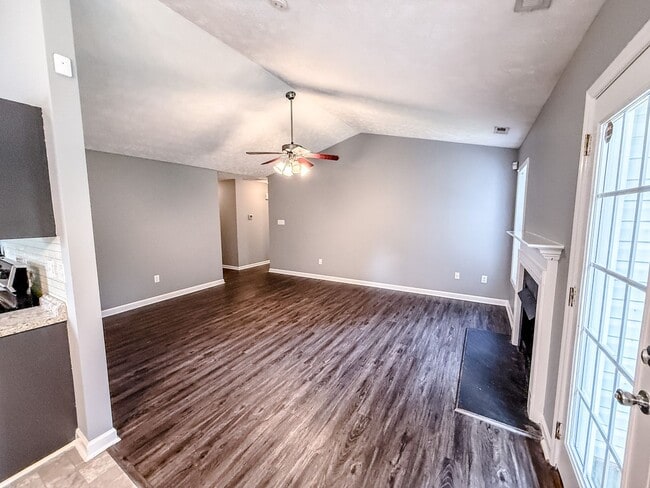 Building Photo - Beautiful 3 Bed Plus Bonus Room Raeford Home