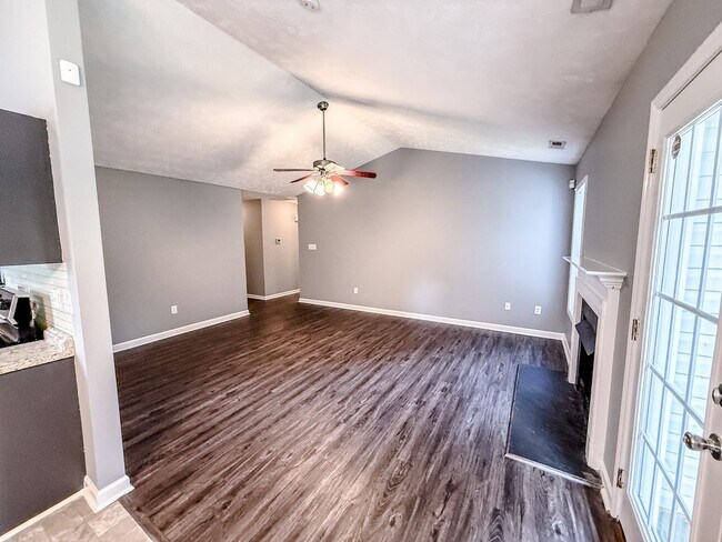 Foto del edificio - Beautiful 3 Bed Plus Bonus Room Raeford Home