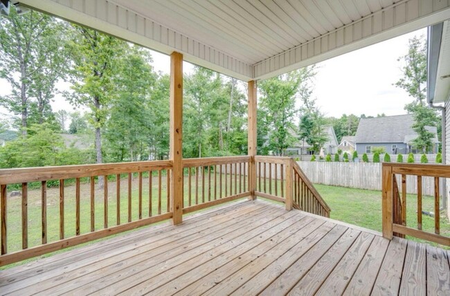 Building Photo - 1725 Oakvale Drive