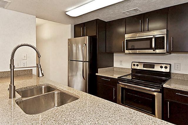 Building Photo - 5909 Birchbrook Dr