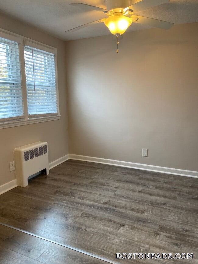 Building Photo - 107 Shawomet Ave