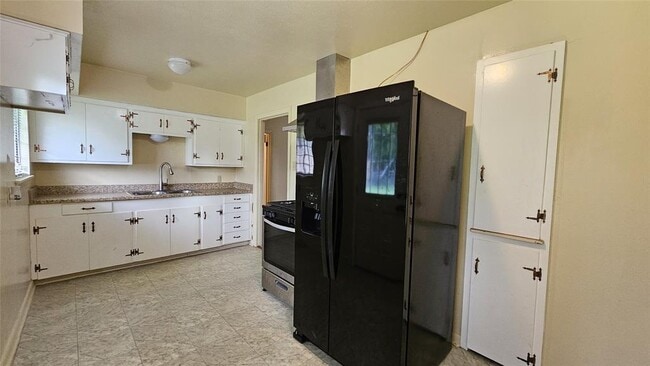 Foto del edificio - 4303 Howcher St