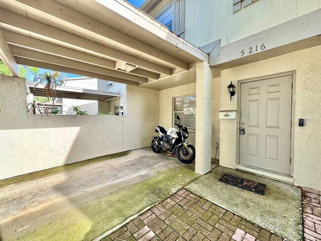 Foto del edificio - 5216 Tennis Ct Cir