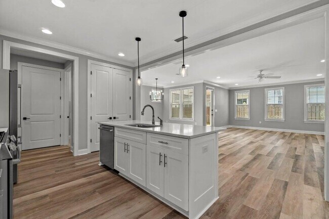 Building Photo - 76 Conifer Ct