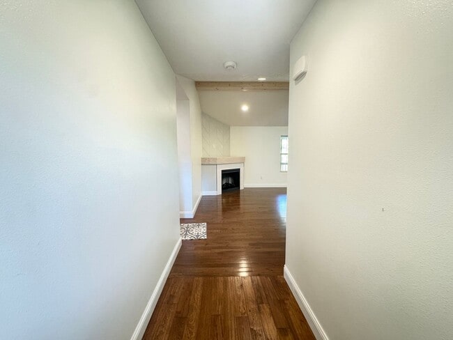 Building Photo - WELCOME HOME!