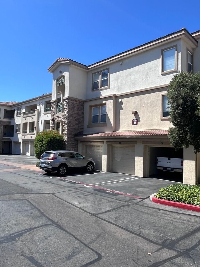 Building Photo - BEAUTIFUL CONDO AT THE PHOENICIAN IN ROSEV...
