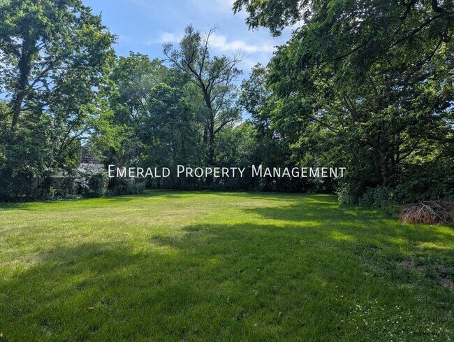 Foto del edificio - 520 N Prairie St