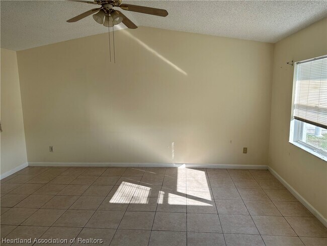 Building Photo - 5003 Manatee Dr