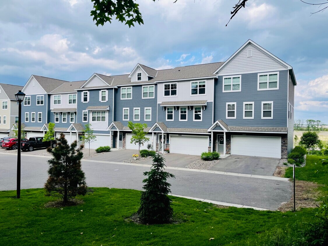 9634 Merrimac Ln N, Maple Grove, MN 55311 Townhome Rentals in Maple