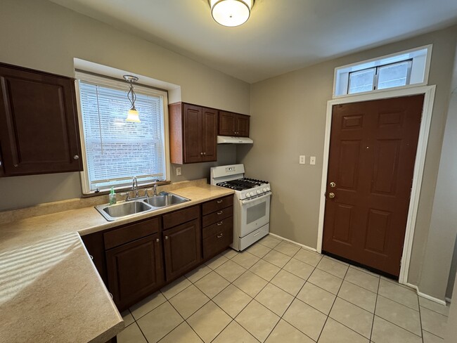 Foto del edificio - 6840 S Champlain Ave