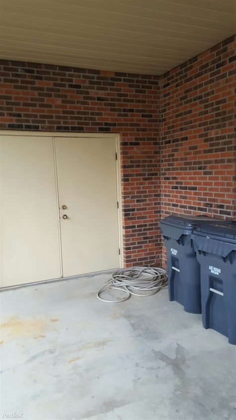 Building Photo - 5 Plum St